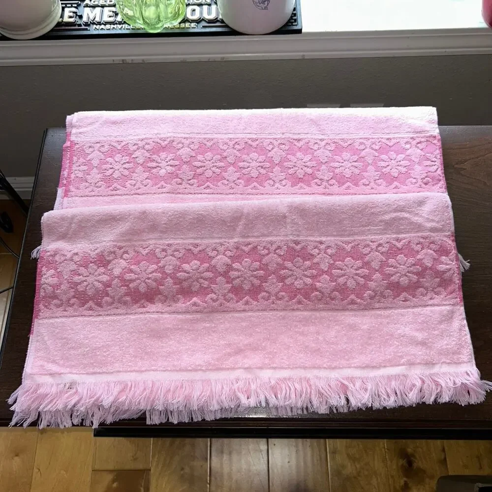 NWT 2 vintage pink JCPenny bath towels floral pattern fringed edges